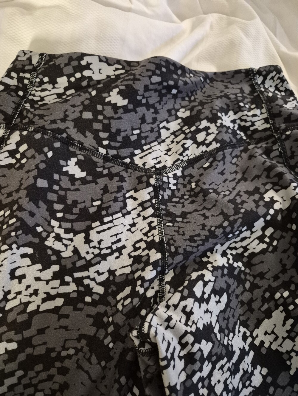 Nike Women’s Dri Fit Camo Performance Jeggings - Picture 7 of 8